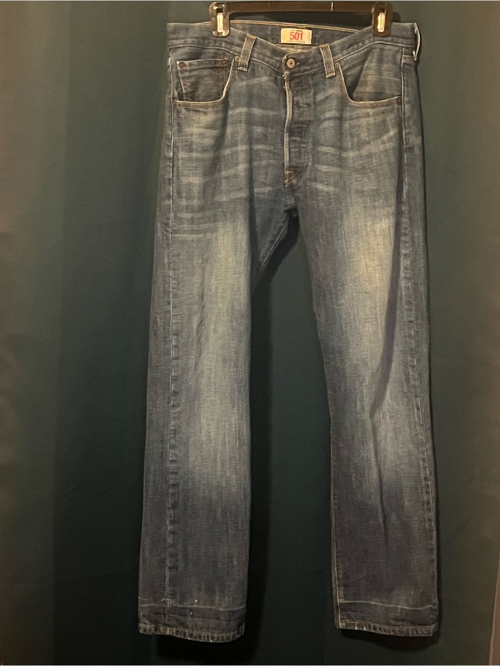 Levi's Men's Straight Jeans in Medium Blue Wash